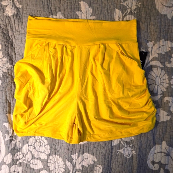 Love Poem NWT Yellow Women's Shorts S/M - Picture 4 of 8